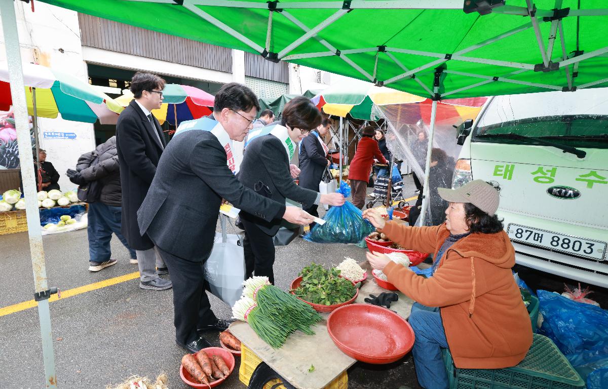 설 명절 맞이 전통시장 방문 및 노인요양시설 방문  첨부이미지 : 1U7A5235.JPG