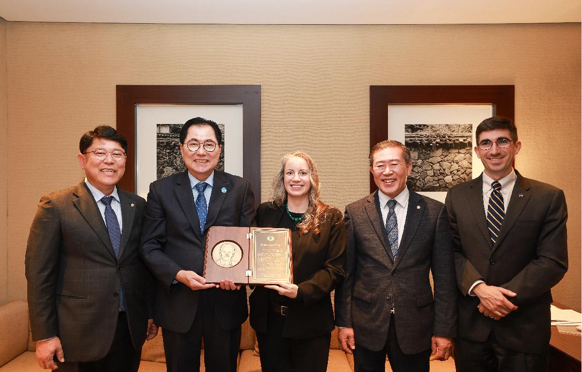 미항공우주국(NASA)에 고마움을 담은 감사패 전달 첨부이미지 : PYG_1357-.JPG