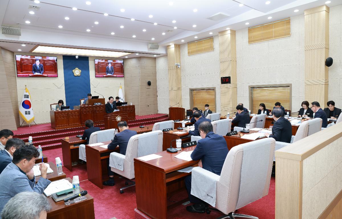 제333회  임시회 군정 질문답변(군수님)  첨부이미지 : 1U7A8825.JPG