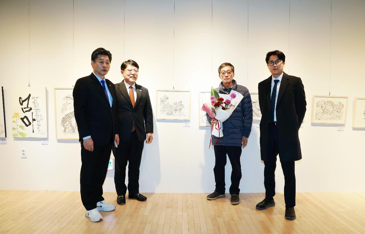 제2회 붓으로 그려보는 힐링필묵소묘 회원전 첨부이미지 : 1U7A9032.JPG