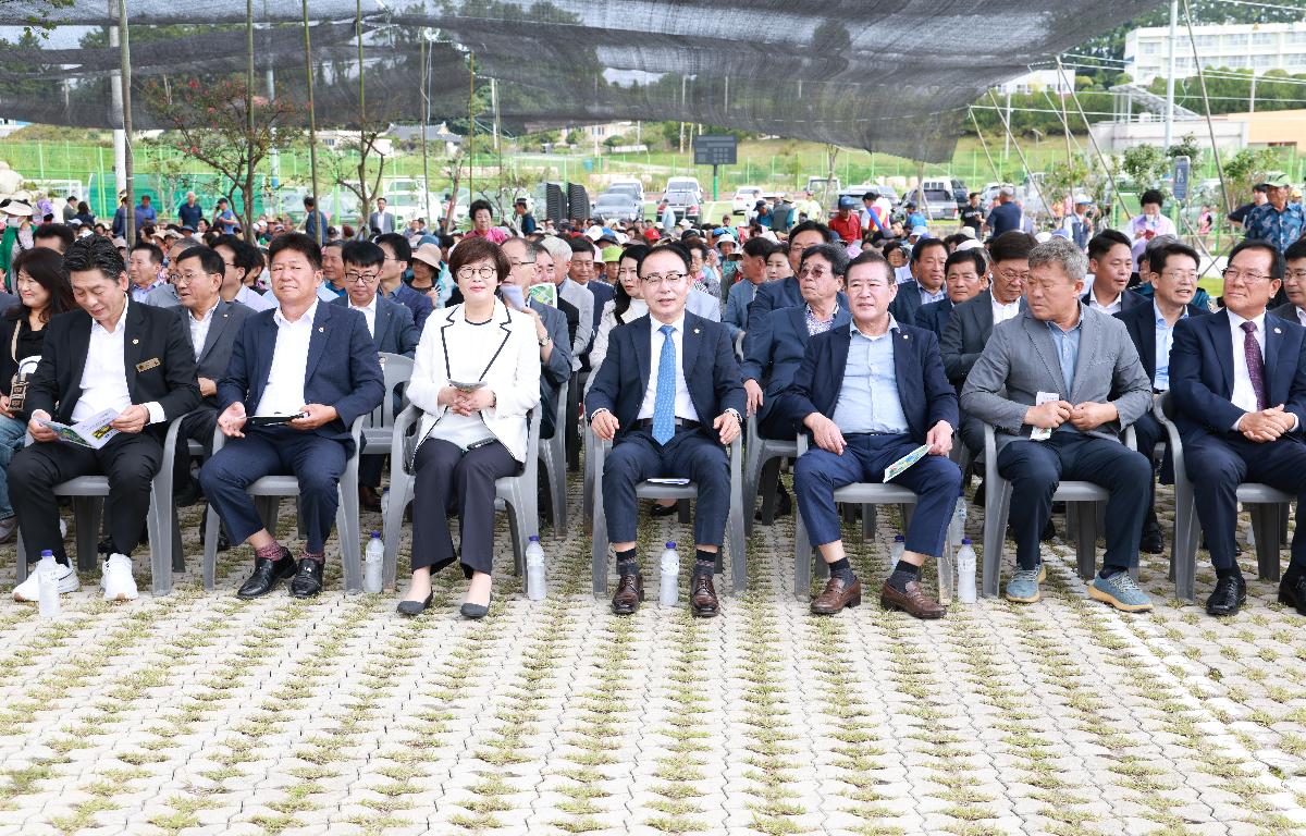 제29회 노인의 날 기념식 및 고금면 경로잔치 첨부이미지 : 1U7A6218.JPG