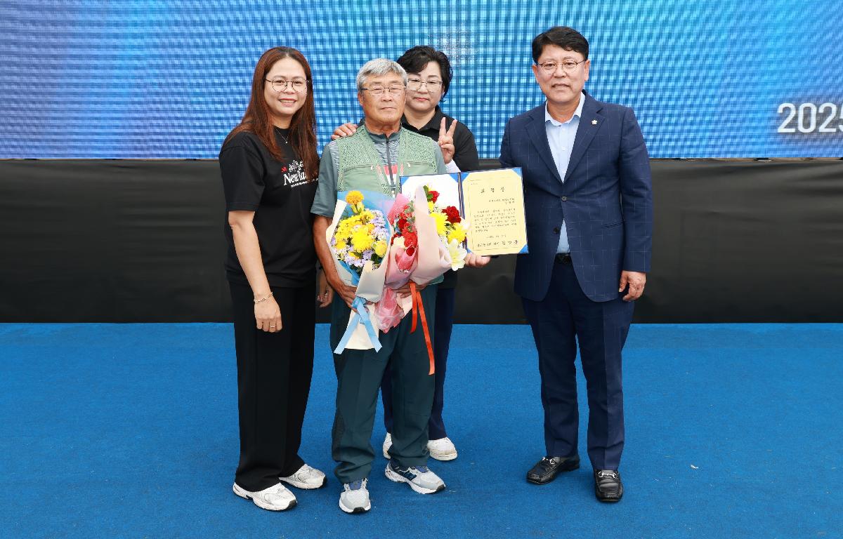 제11회 신지면민의 날 기념 치유의 바다축제 및 노인의 날 기념 행사 첨부이미지 : 1U7A8507.JPG