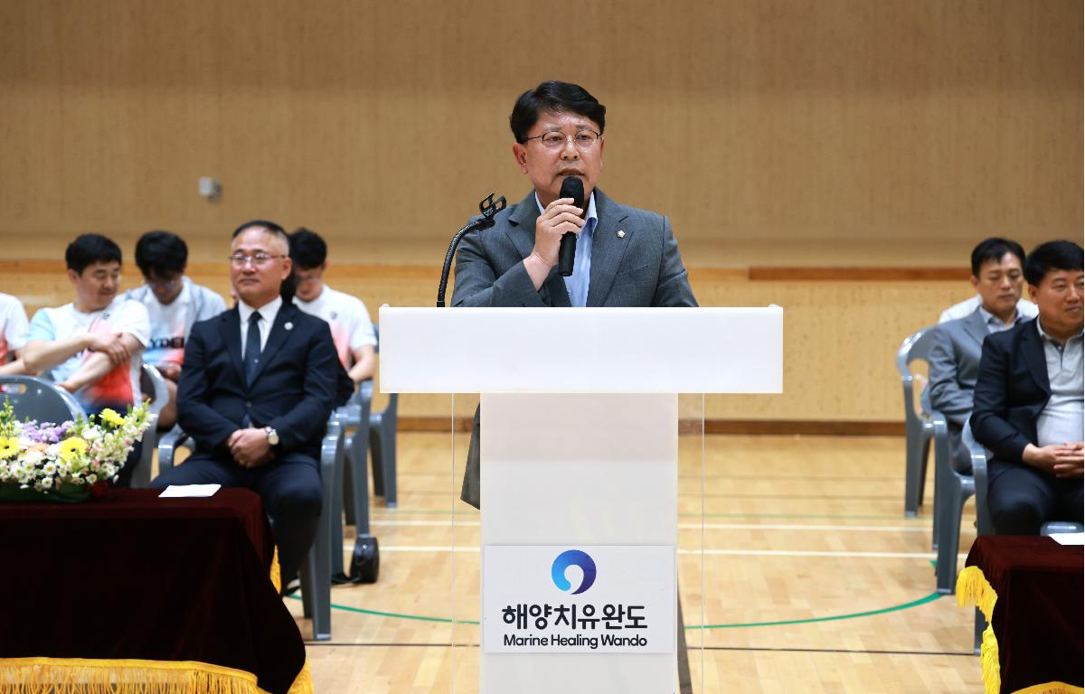 제20회 완도군수배 배드민턴 대회 및 제15.16대/ 17대 회장 이취임식 첨부이미지 : 1U7A2222.JPG