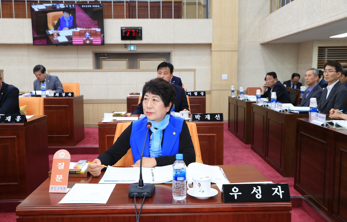 제274회 완도군의회 임시회 첨부이미지 : 제274회 완도군의회 임시회 (3).JPG