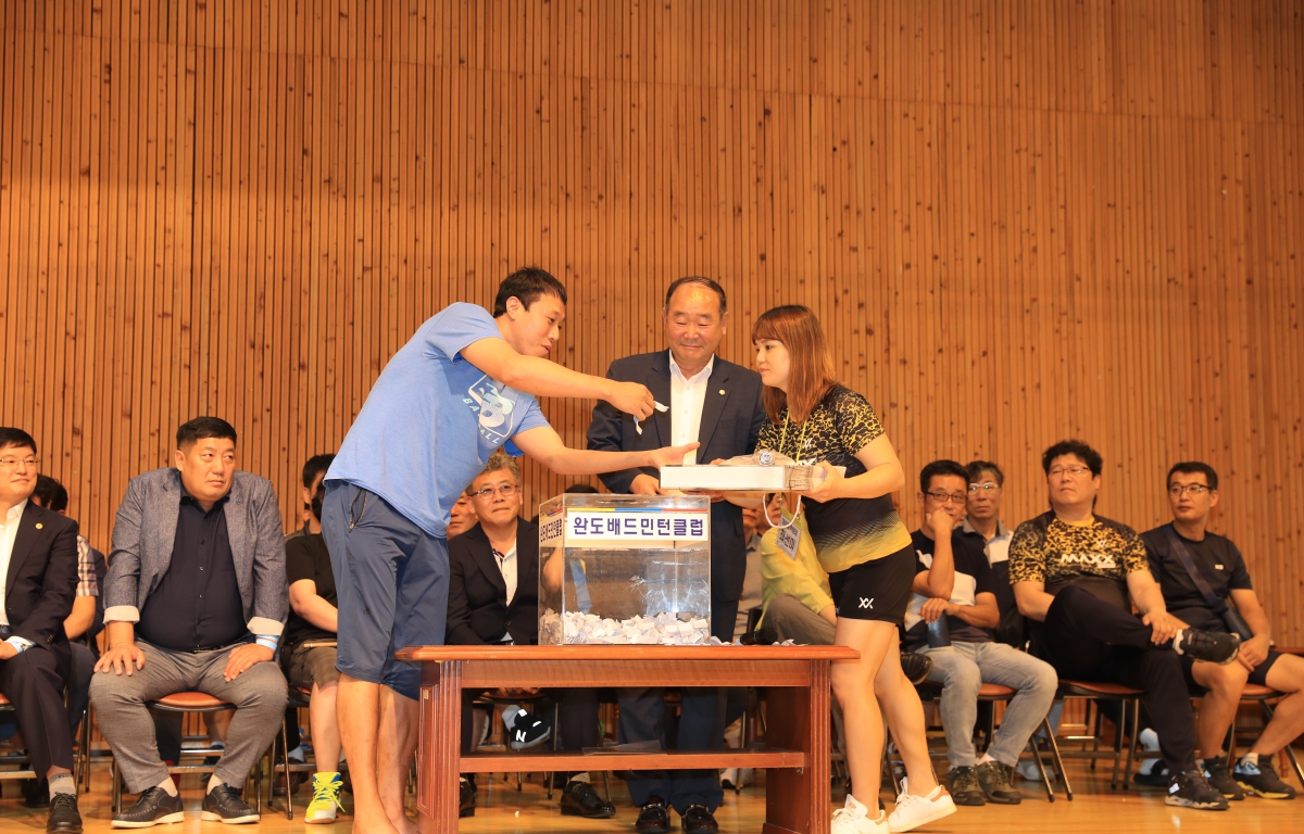 제15회 완도장보고배 배드민턴 대축전 첨부이미지 : 제15회 완도장보고배 배드민턴 대축전 (7).JPG