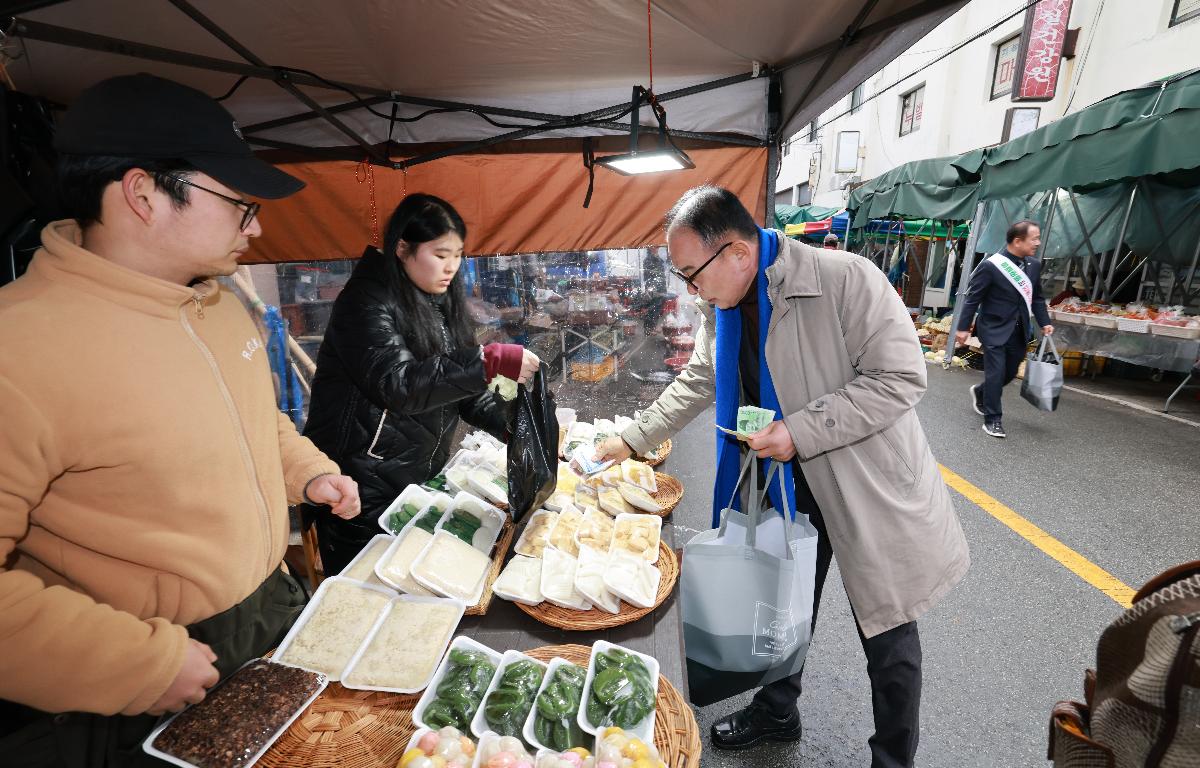설 명절 맞이 전통시장 방문 및 노인요양시설 방문    첨부이미지 : 1U7A5244.JPG