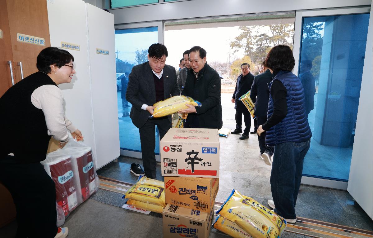 설 명절 맞이 전통시장 방문 및 노인요양시설 방문    첨부이미지 : 1U7A5349.JPG
