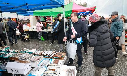 설 명절 맞이 전통시장 방문 및 노인요양시설 방문