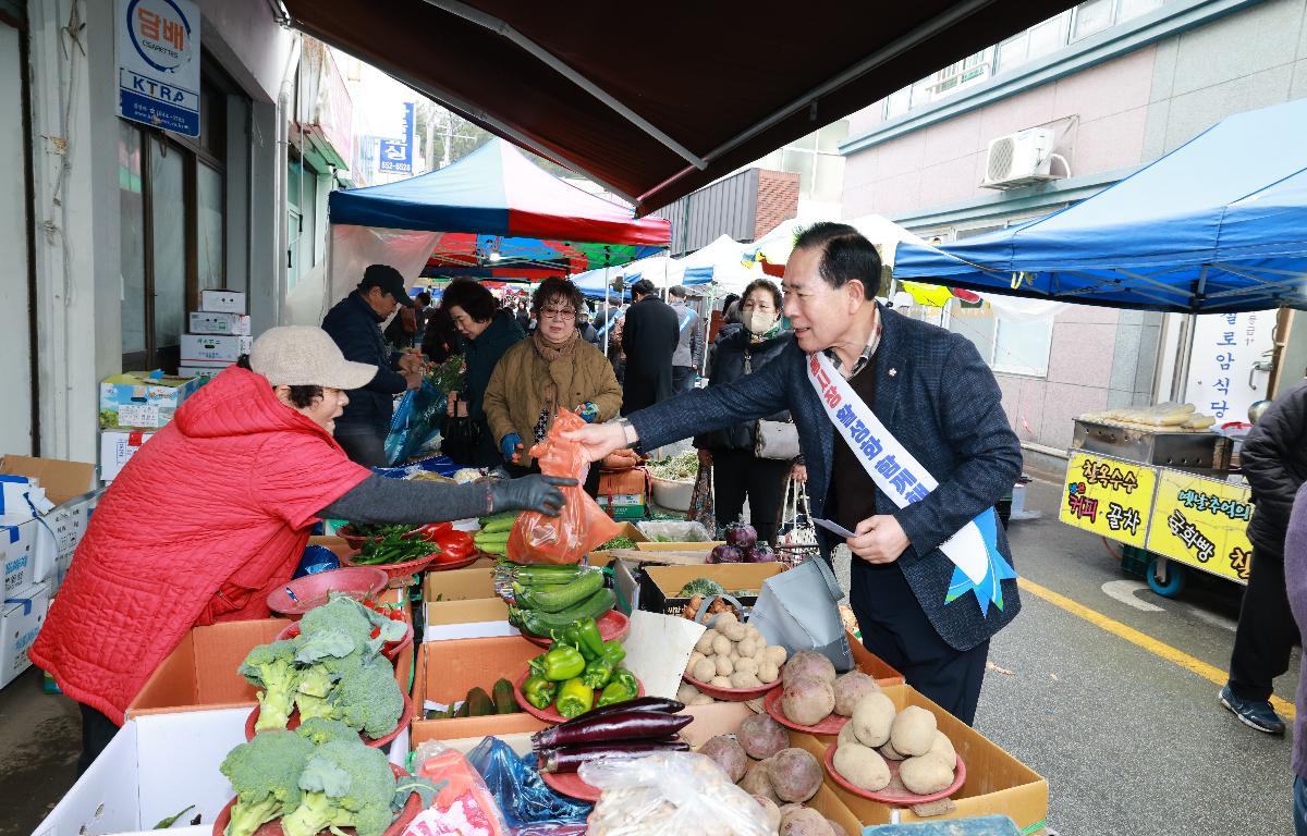 설 명절 맞이 전통시장 방문 및 노인요양시설 방문  첨부이미지 : 1U7A5188.JPG