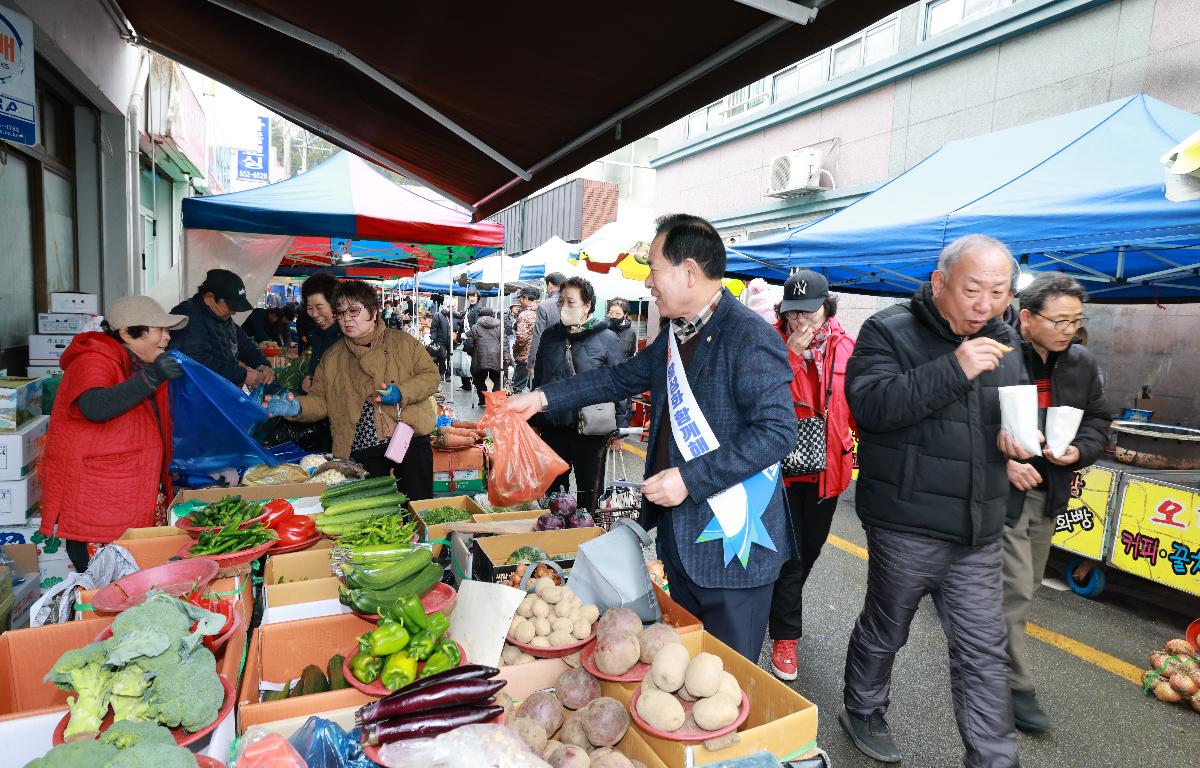설 명절 맞이 전통시장 방문 및 노인요양시설 방문  첨부이미지 : 1U7A5186.JPG