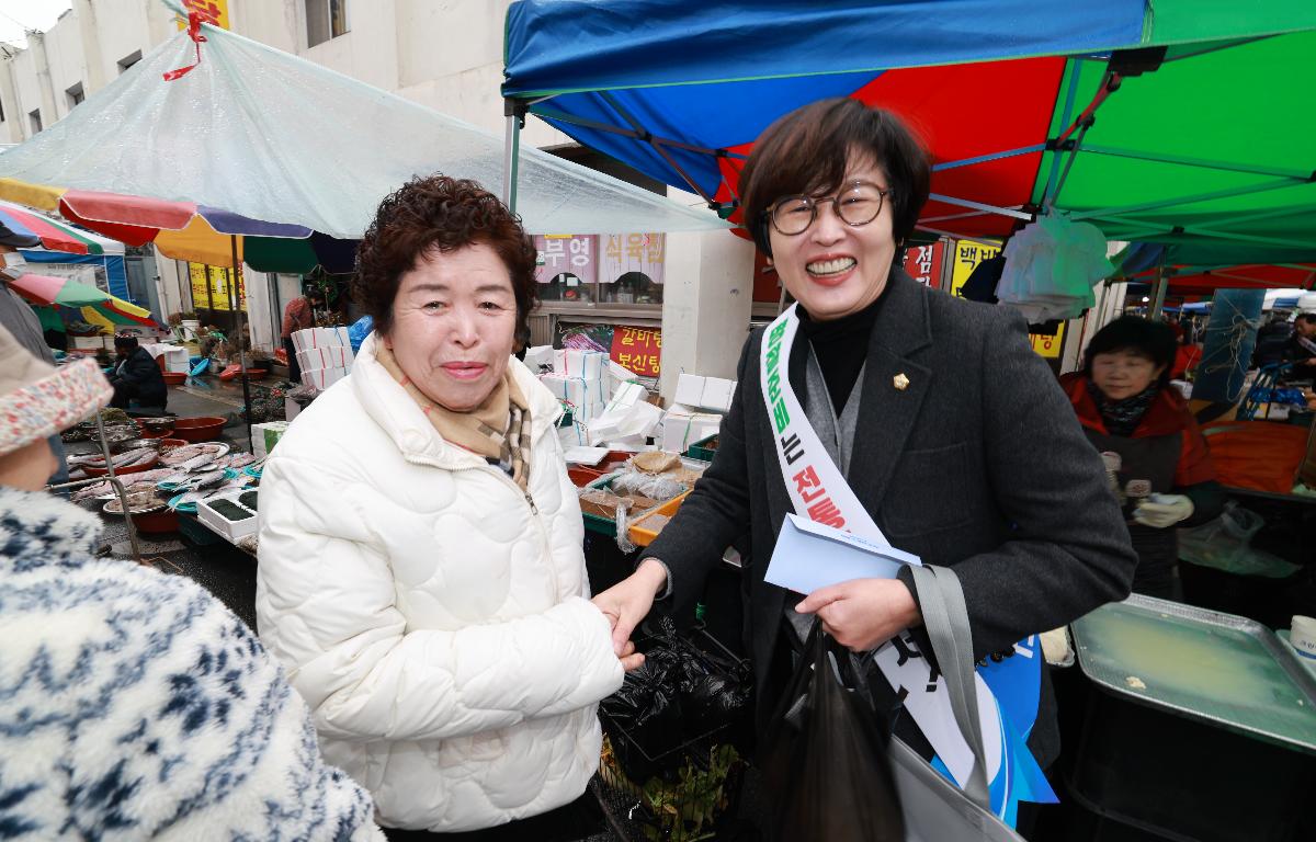 설 명절 맞이 전통시장 방문 및 노인요양시설 방문    첨부이미지 : 1U7A5179.JPG