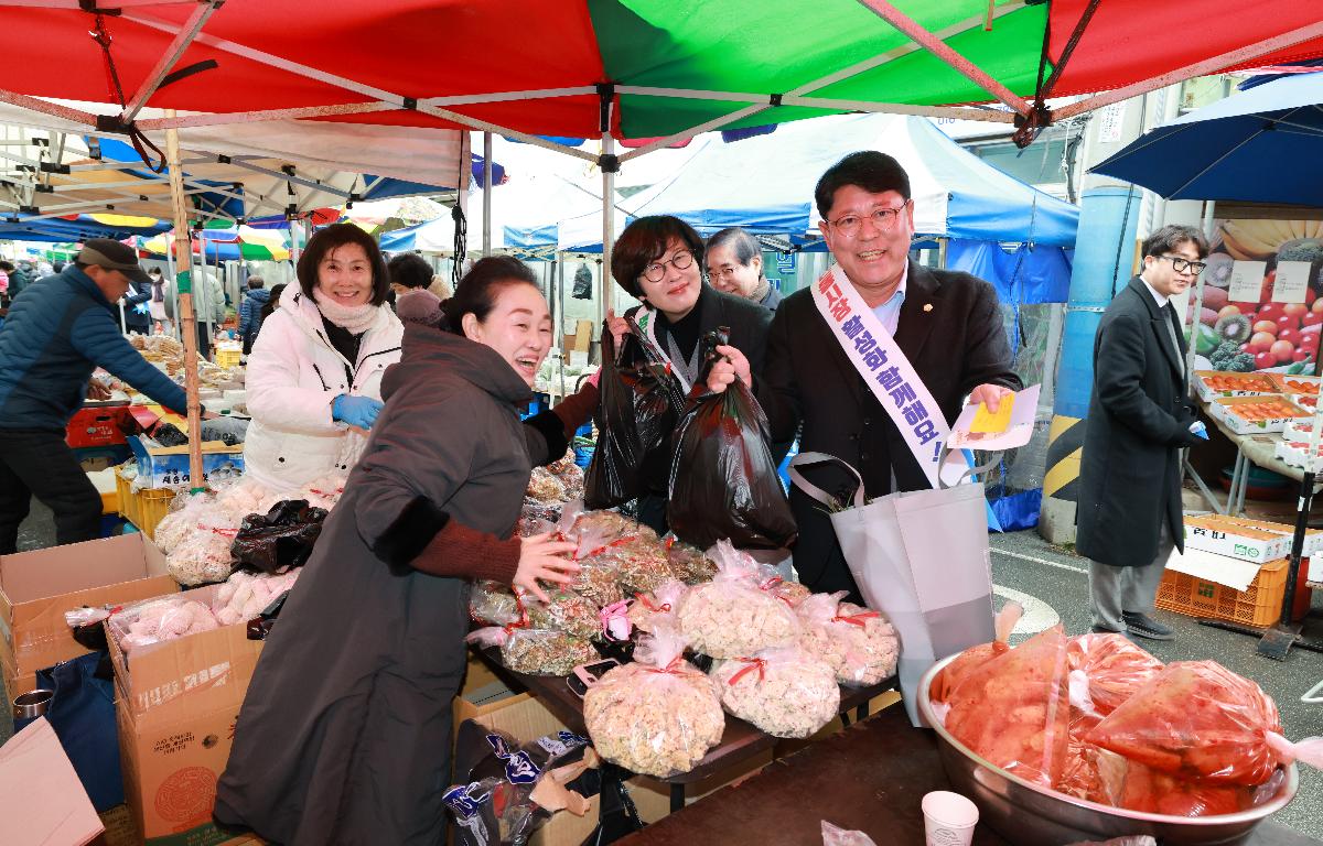 설 명절 맞이 전통시장 방문 및 노인요양시설 방문    첨부이미지 : 1U7A5207.JPG